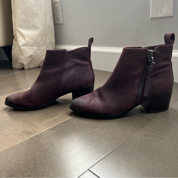 Aldo Eggplant Pointed Toe Booties Size 7 - Picture 5 of 9